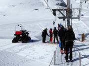 The guests are handed the bar on the drag lift.