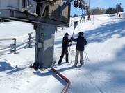 At the platter lift, the bar is handed to you.