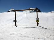 Start Ski Ratrack: Snow groomer pulls skiers to the freeride area