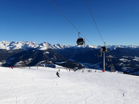 Slope offering Puster Valley (Pustertal) – Slope offering Kronplatz (Plan de Corones)