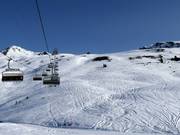 Open ski area at the 6-seater chairlift