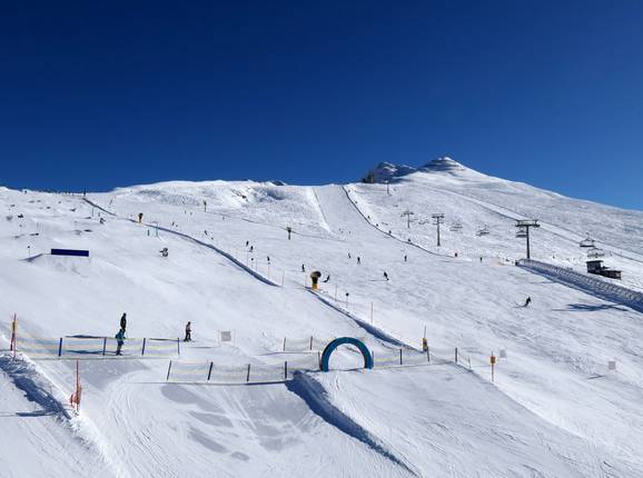 Slopes and snow park at the 8-seater chairlift Familienglück