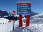 Slope signage in the ski area of Gröden