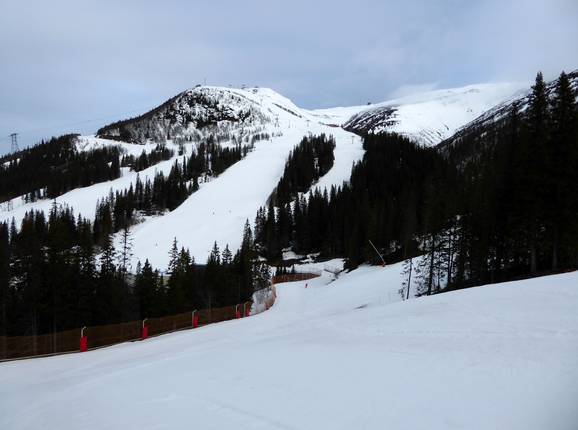 View of the slopes at the six-seater chairlift VM6:an