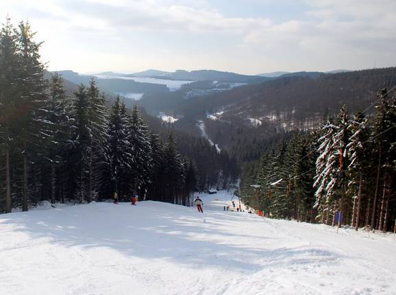 The Westfalenhang II lift serves two well-sloped pistes.