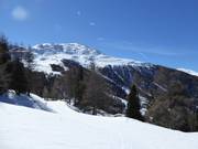 View of the upper ski area and the sun-drenched Unterrat