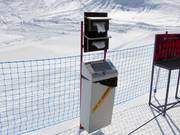 Free tissues and waste bins are available in the ski area.