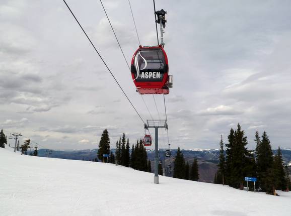 Silver Queen Gondola - 6pers. Gondola lift (monocable circulating ropeway)