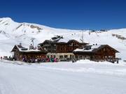 Sunny Valley Kelo Mountain Lodge in the heart of the ski area