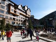The Zephyr Mountain Lodge directly on the slopes