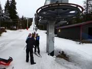 Assistance when getting on the drag lift