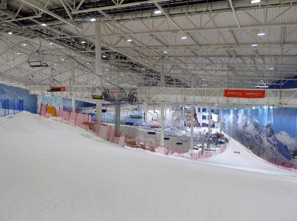 SNØ indoor ski hall near Oslo