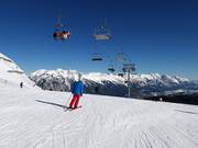 Relaxed skiing and snowboarding
