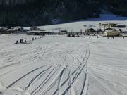 Beginner area with rope lift and conveyor belt in Kleinarl