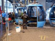 The gondolas are cleaned every evening.