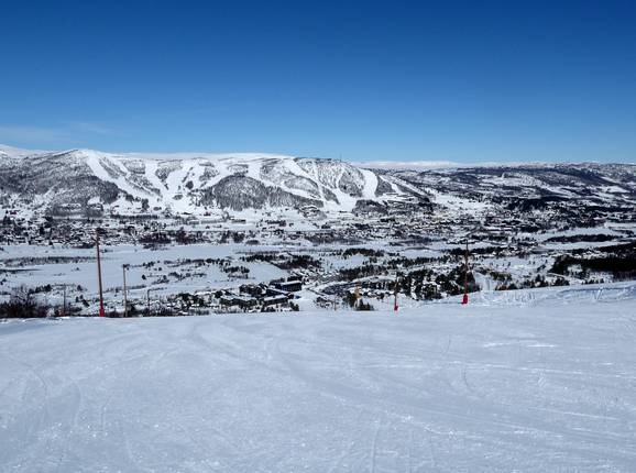 View of Gullsteinhovda and Geilohovda in Geilo
