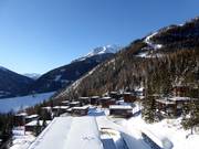 The chalets of the Gradonna Mountain Resort directly on the slope