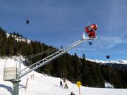 Snow cannons on the descent to Nasserein
