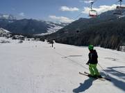 Easy and wide slope at the Sodlisia four-seater chairlift
