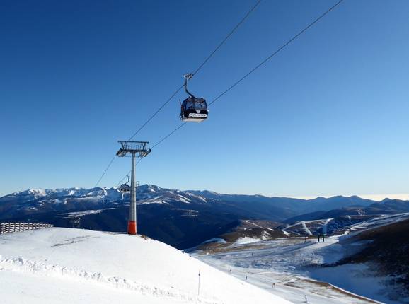 Take the gondola lift up to La Tosa at 2,537 m.