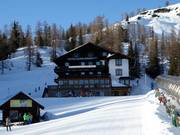 Hotel Alpen Arnika right in the middle of the ski area