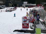 Conveyor belts of the ski school at the valley station