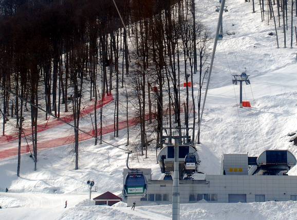 Zapovedniy les - 8pers. Gondola lift (monocable circulating ropeway)