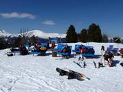 Free deck chairs in the ski area