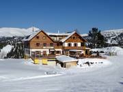 Alpine lodge with rooms in the ski area