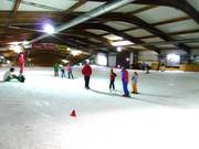 Gentle beginner slope at the entrance to the ski hall