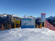 Slope signage with piste map in the Civetta ski area