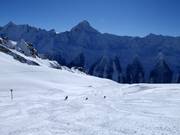 Milibach downhill run with a view of the 3,934 m high Bietschhorn