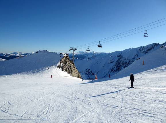Wonderful slopes at the six-seater chairlift Serre Doumenge