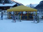 Umbrella bar at the valley station Highlander 1 at Highport Flachauwinkl