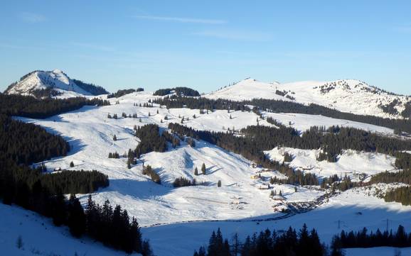 Skiing near Strobl
