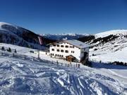 Meraner Hütte in the middle of the ski area