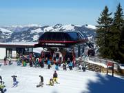 Maierlbahn - 10pers. Gondola lift with seat heating (monocable circulating ropeway)